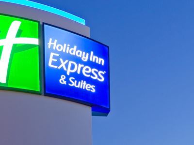 Holiday Inn Express & Suites Brentwood Exterior photo